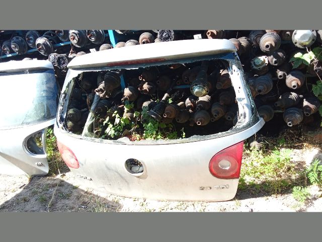 bontott VW GOLF V Csomagtérajtó (Részeivel)