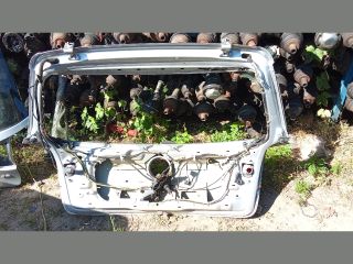 bontott VW GOLF V Csomagtérajtó (Részeivel)