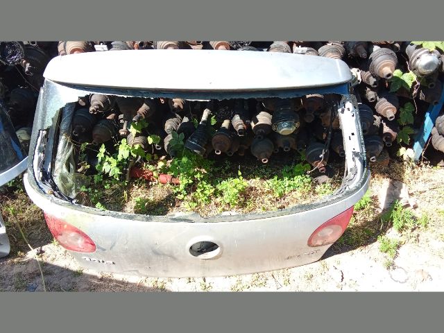 bontott VW GOLF V Csomagtérajtó (Részeivel)