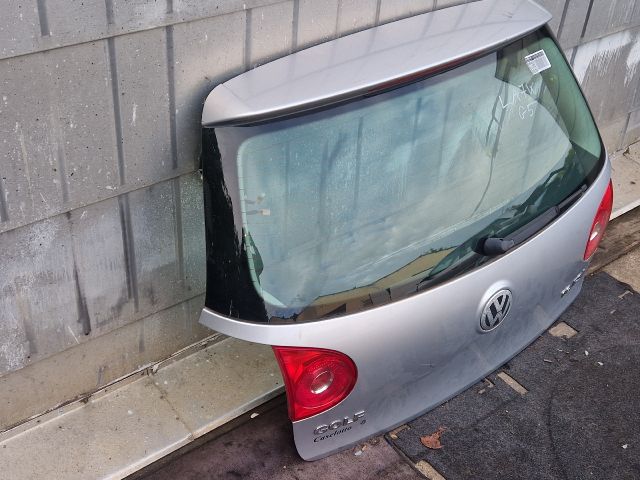 bontott VW GOLF V Csomagtérajtó (Részeivel)