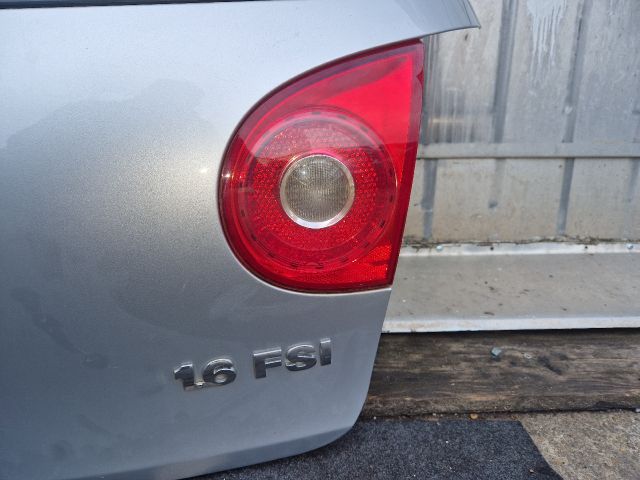 bontott VW GOLF V Csomagtérajtó (Részeivel)