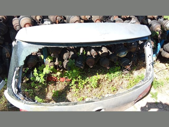 bontott VW GOLF V Csomagtérajtó (Részeivel)