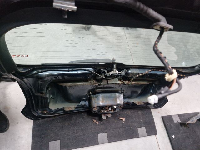 bontott VW GOLF V Csomagtérajtó (Részeivel)