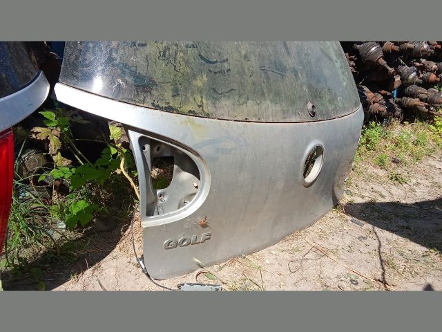 bontott VW GOLF V Csomagtérajtó (Részeivel)