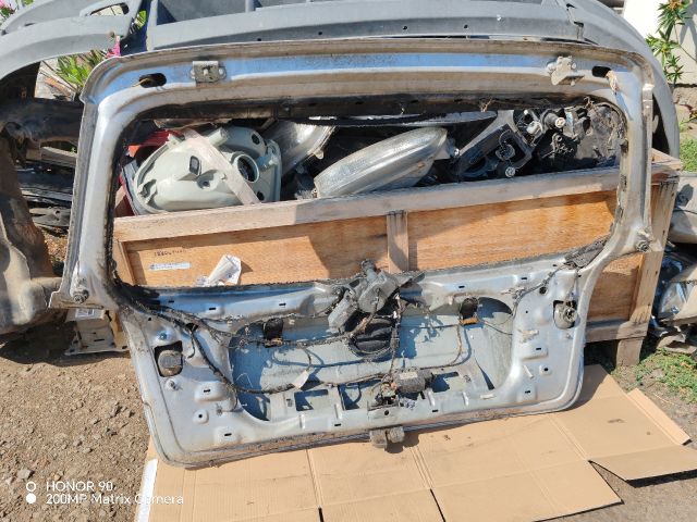 bontott VW GOLF V Csomagtérajtó (Üres lemez)