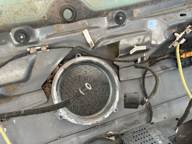 bontott VW GOLF V Csomagtérajtó (Üres lemez)