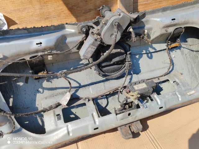 bontott VW GOLF V Csomagtérajtó (Üres lemez)