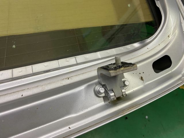 bontott VW GOLF V Csomagtérajtó (Üres lemez)