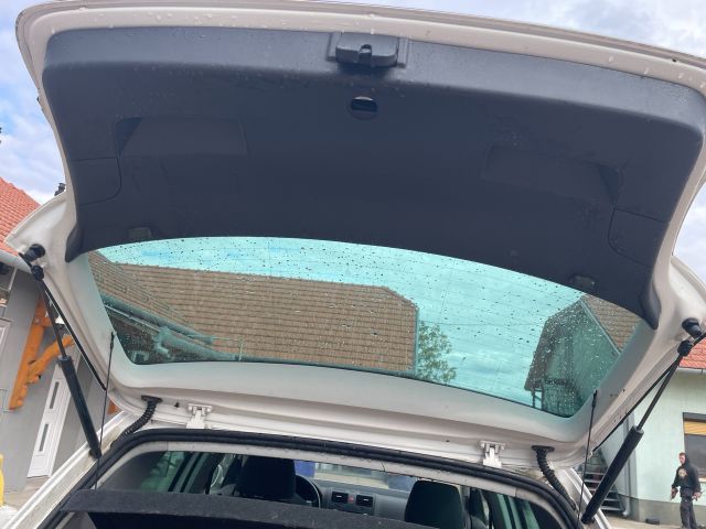 bontott VW GOLF V Csomagtérajtó (Üres lemez)