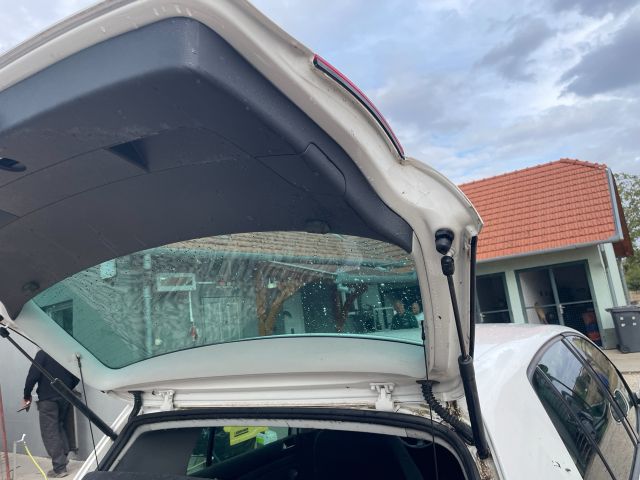 bontott VW GOLF V Csomagtérajtó (Üres lemez)