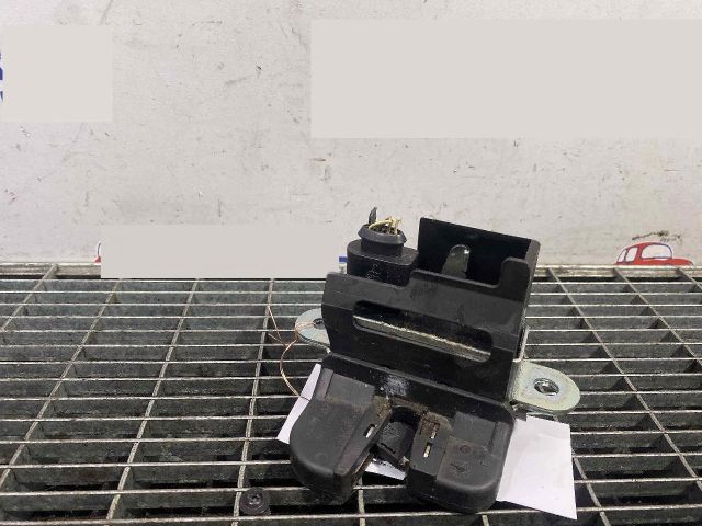 bontott VW GOLF V Csomagtérajtó Ütköző