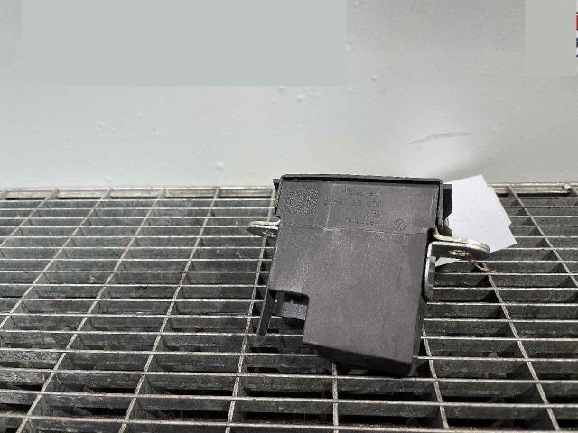 bontott VW GOLF V Csomagtérajtó Ütköző