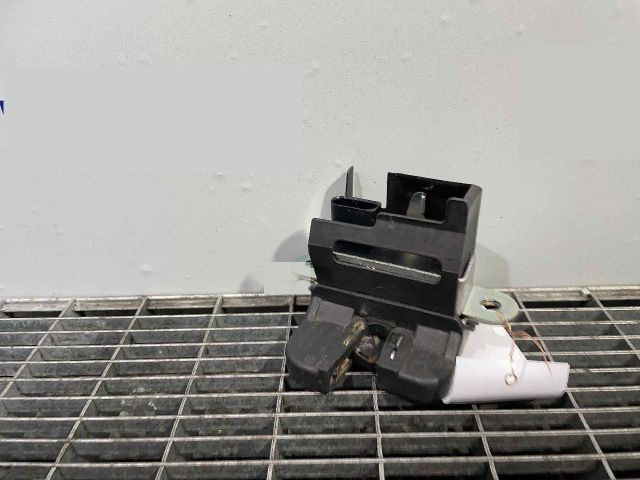 bontott VW GOLF V Csomagtérajtó Ütköző