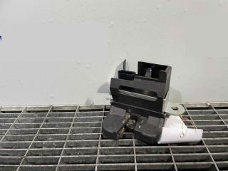 bontott VW GOLF V Csomagtérajtó Ütköző