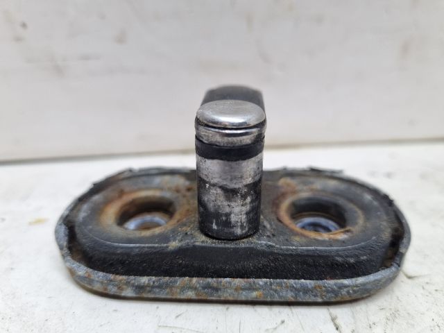 bontott VW GOLF V Csomagtérajtó Ütköző