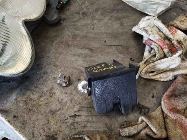 bontott VW GOLF V Csomagtérajtó Zárszerkezet