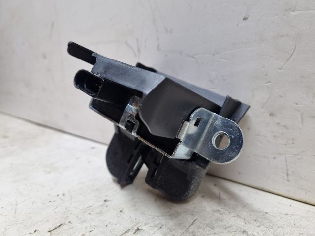 bontott VW GOLF V Csomagtérajtó Zárszerkezet