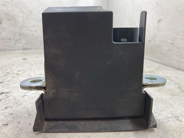 bontott VW GOLF V Csomagtérajtó Zárszerkezet