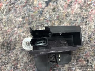 bontott VW GOLF V Csomagtérajtó Zárszerkezet