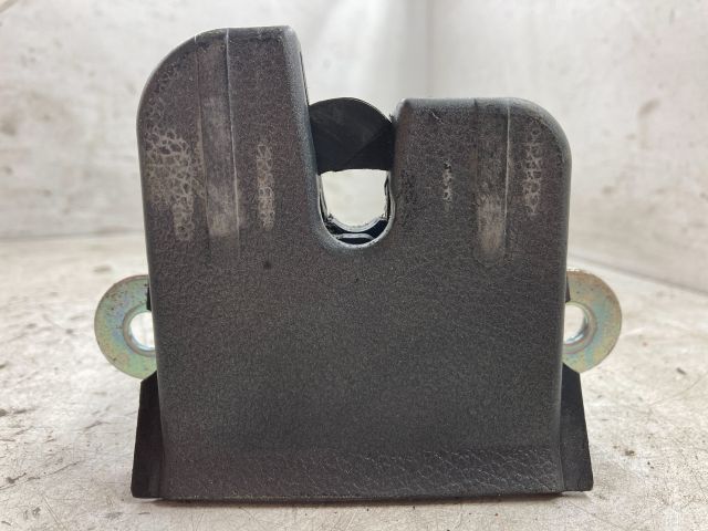 bontott VW GOLF V Csomagtérajtó Zárszerkezet