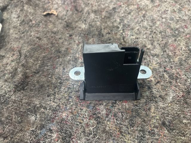 bontott VW GOLF V Csomagtérajtó Zárszerkezet