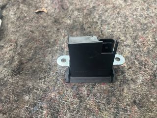 bontott VW GOLF V Csomagtérajtó Zárszerkezet