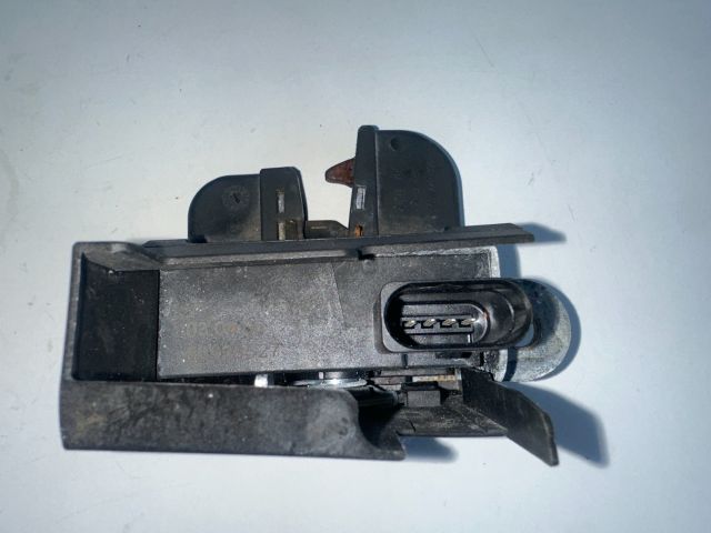 bontott VW GOLF V Csomagtérajtó Zárszerkezet