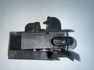 bontott VW GOLF V Csomagtérajtó Zárszerkezet