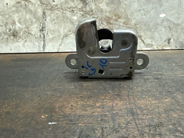 bontott VW GOLF V Csomagtérajtó Zárszerkezet