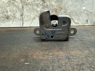 bontott VW GOLF V Csomagtérajtó Zárszerkezet