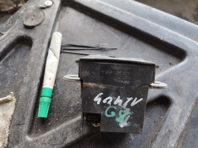 bontott VW GOLF V Csomagtérajtó Zárszerkezet