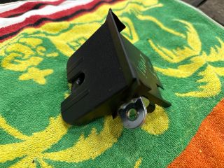 bontott VW GOLF V Csomagtérajtó Zárszerkezet