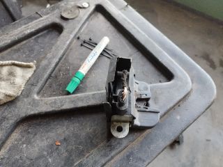 bontott VW GOLF V Csomagtérajtó Zárszerkezet