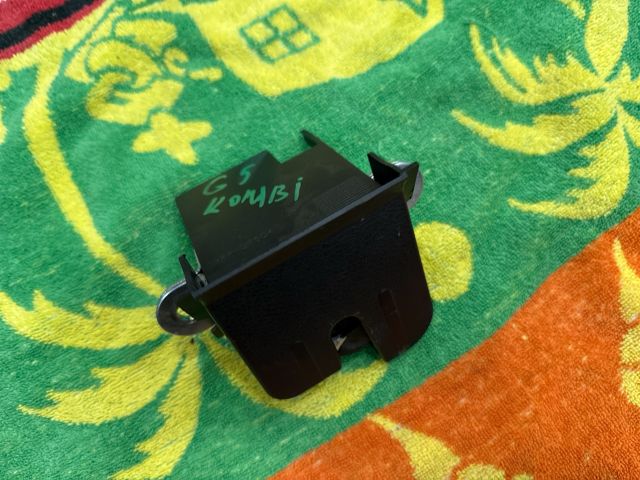 bontott VW GOLF V Csomagtérajtó Zárszerkezet