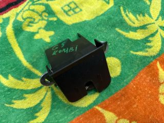 bontott VW GOLF V Csomagtérajtó Zárszerkezet