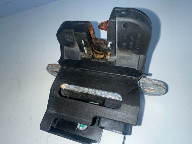 bontott VW GOLF V Csomagtérajtó Zárszerkezet