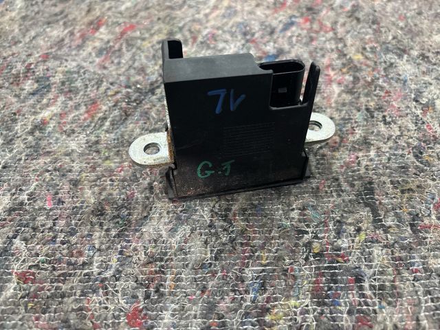 bontott VW GOLF V Csomagtérajtó Zárszerkezet