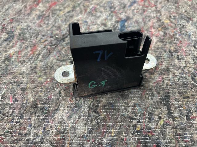 bontott VW GOLF V Csomagtérajtó Zárszerkezet