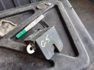 bontott VW GOLF V Csomagtérajtó Zárszerkezet