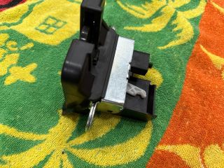 bontott VW GOLF V Csomagtérajtó Zárszerkezet