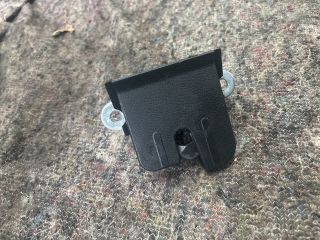 bontott VW GOLF V Csomagtérajtó Zárszerkezet