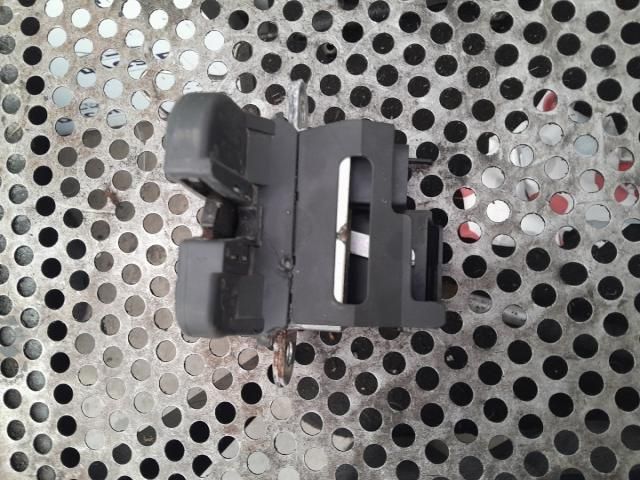 bontott VW GOLF V Csomagtérajtó Zárszerkezet