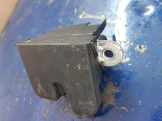 bontott VW GOLF V Csomagtérajtó Zárszerkezet