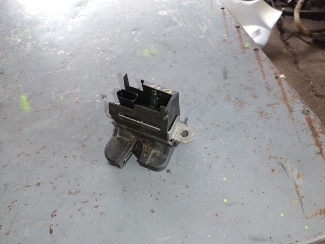 bontott VW GOLF V Csomagtérajtó Zárszerkezet