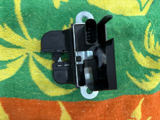 bontott VW GOLF V Csomagtérajtó Zárszerkezet