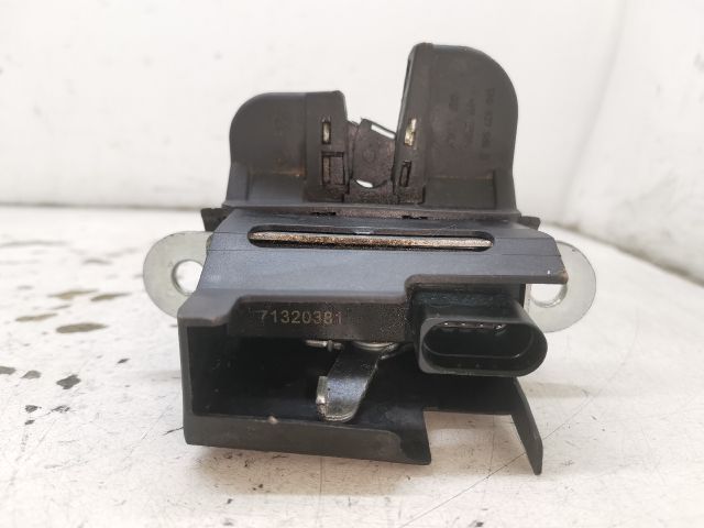 bontott VW GOLF V Csomagtérajtó Zárszerkezet