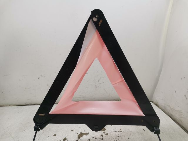 bontott VW GOLF V Elakadásjelző Háromszög