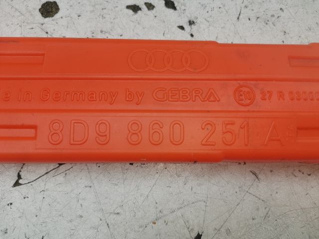 bontott VW GOLF V Elakadásjelző Háromszög