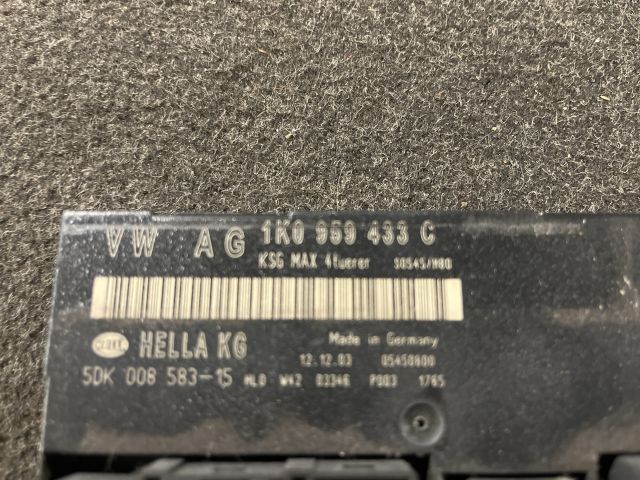 bontott VW GOLF V Elektronika (Magában)