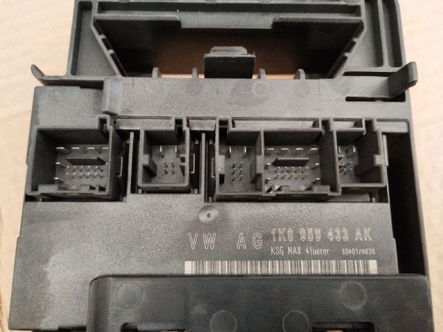 bontott VW GOLF V Elektronika (Magában)